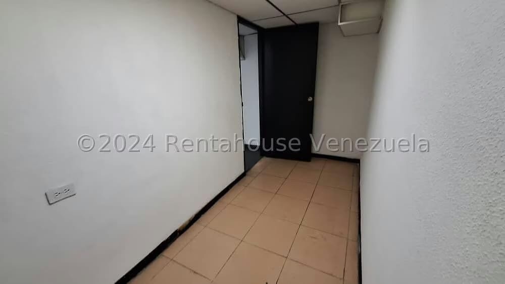 Comercial (Local Comercial) en Alquiler en La Urbina, Distrito Metropolitano - 15