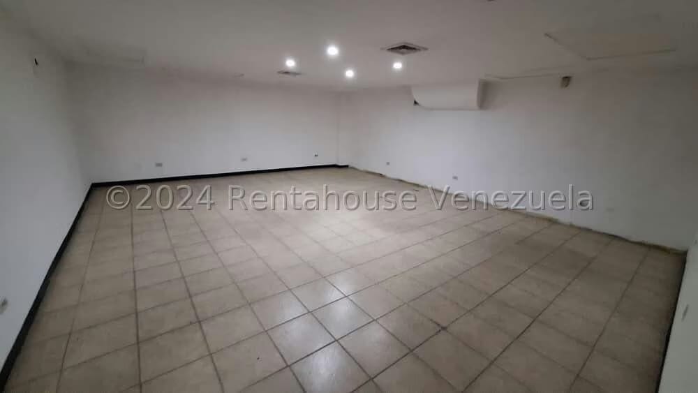 Comercial (Local Comercial) en Alquiler en La Urbina, Distrito Metropolitano - 22