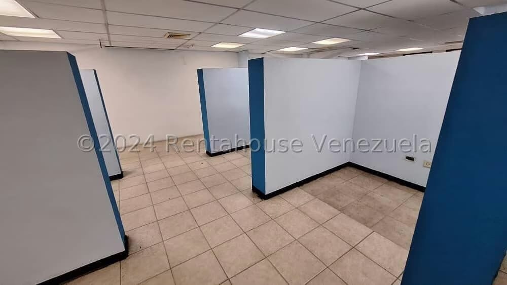 Comercial (Local Comercial) en Alquiler en La Urbina, Distrito Metropolitano - 23