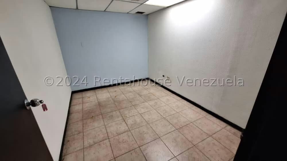 Comercial (Local Comercial) en Alquiler en La Urbina, Distrito Metropolitano - 29