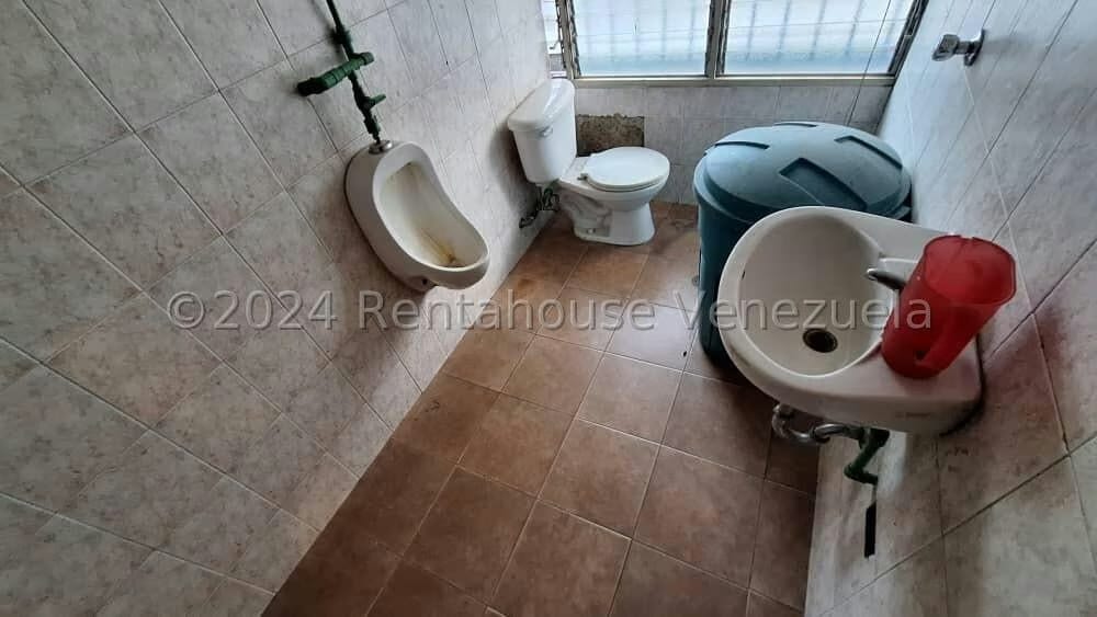 Comercial (Local Comercial) en Alquiler en La Urbina, Distrito Metropolitano - 4