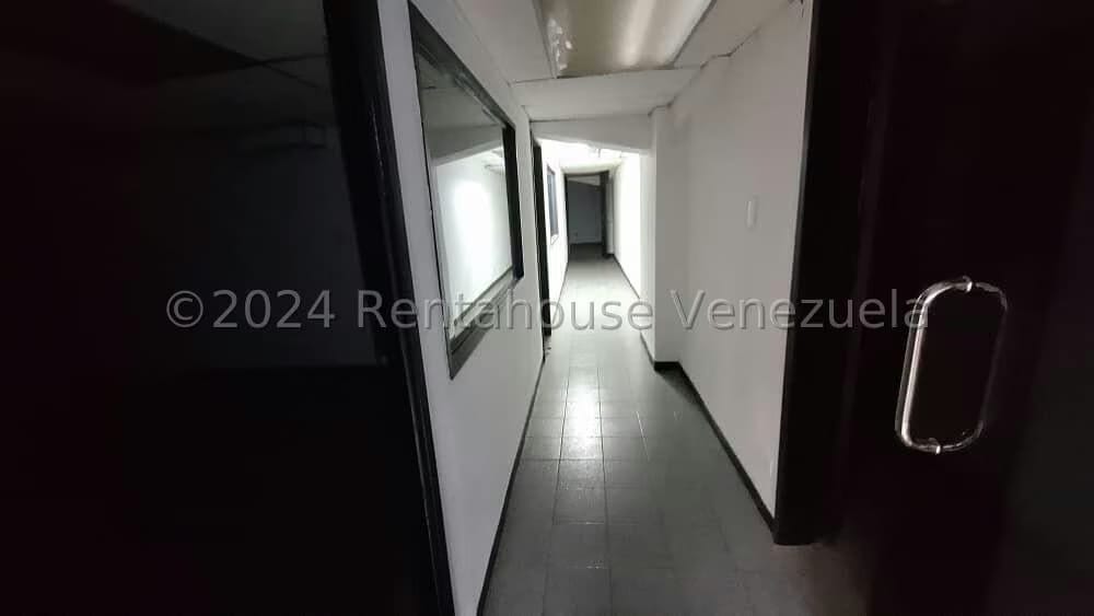 Comercial (Local Comercial) en Alquiler en La Urbina, Distrito Metropolitano - 36