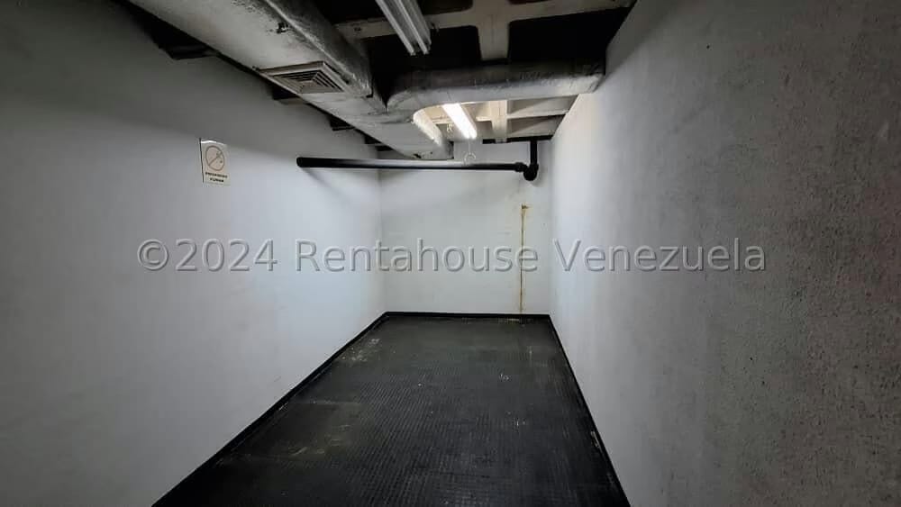 Comercial (Local Comercial) en Alquiler en La Urbina, Distrito Metropolitano - 8