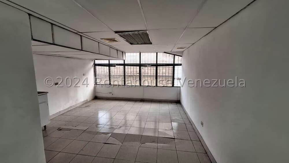 Comercial (Local Comercial) en Alquiler en La Urbina, Distrito Metropolitano - 9