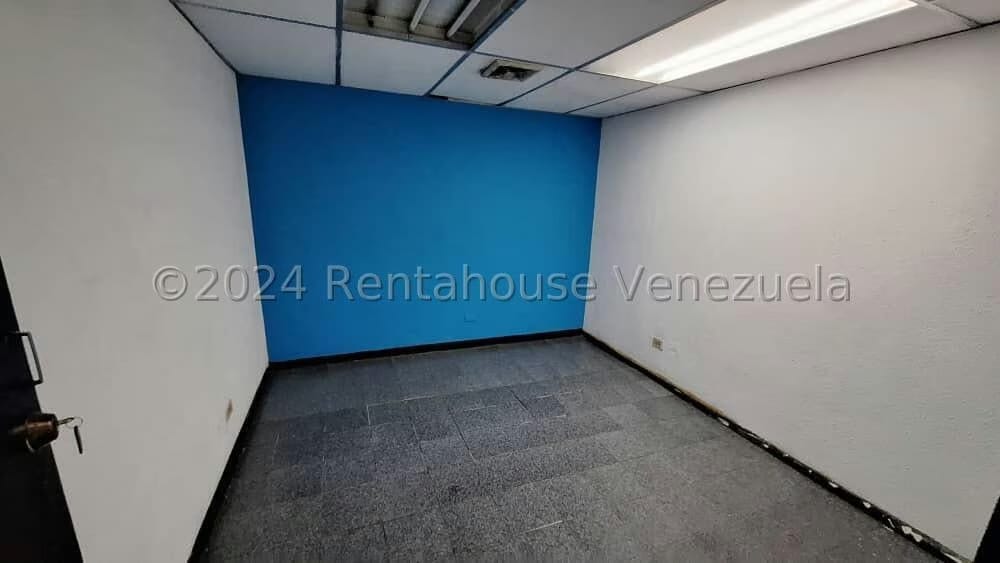 Comercial (Local Comercial) en Alquiler en La Urbina, Distrito Metropolitano - 10