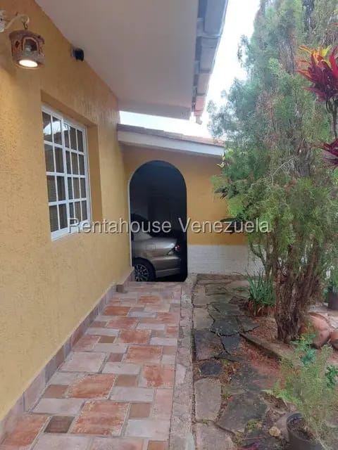 Casa (1 Nivel) en Venta en Parque Caiza, Distrito Metropolitano - 14