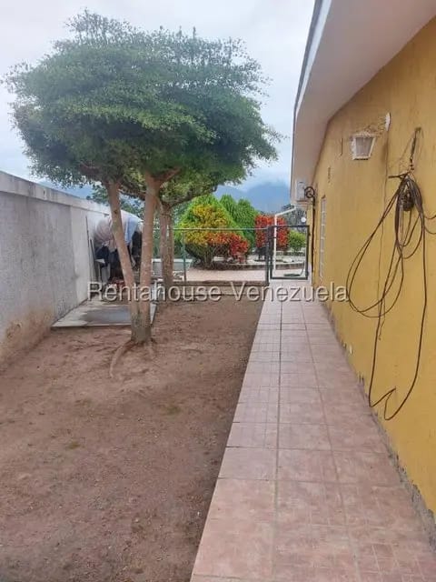 Casa (1 Nivel) en Venta en Parque Caiza, Distrito Metropolitano - 15