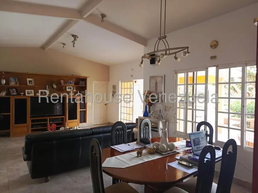 Casa (1 Nivel) en Venta en Parque Caiza, Distrito Metropolitano - 4