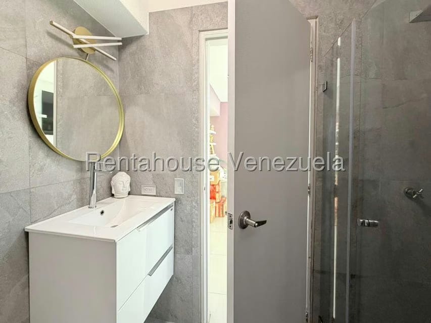 Apartamento (1 Nivel) en Venta en Mariperez, Distrito Metropolitano - 12