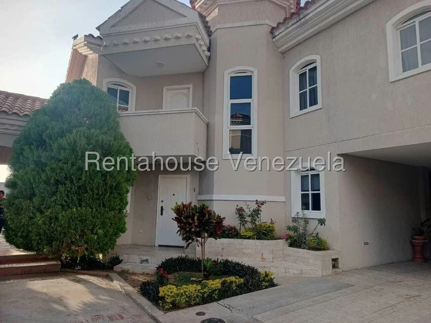 Townhouse (1 Nivel) en Venta en Avenida Milagro Norte, Zulia - 2