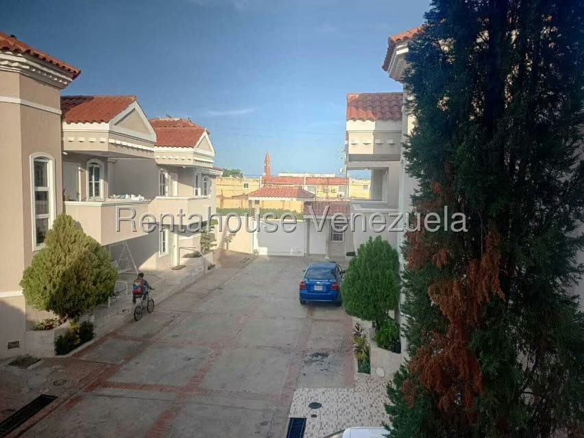 Townhouse (1 Nivel) en Venta en Avenida Milagro Norte, Zulia - 23