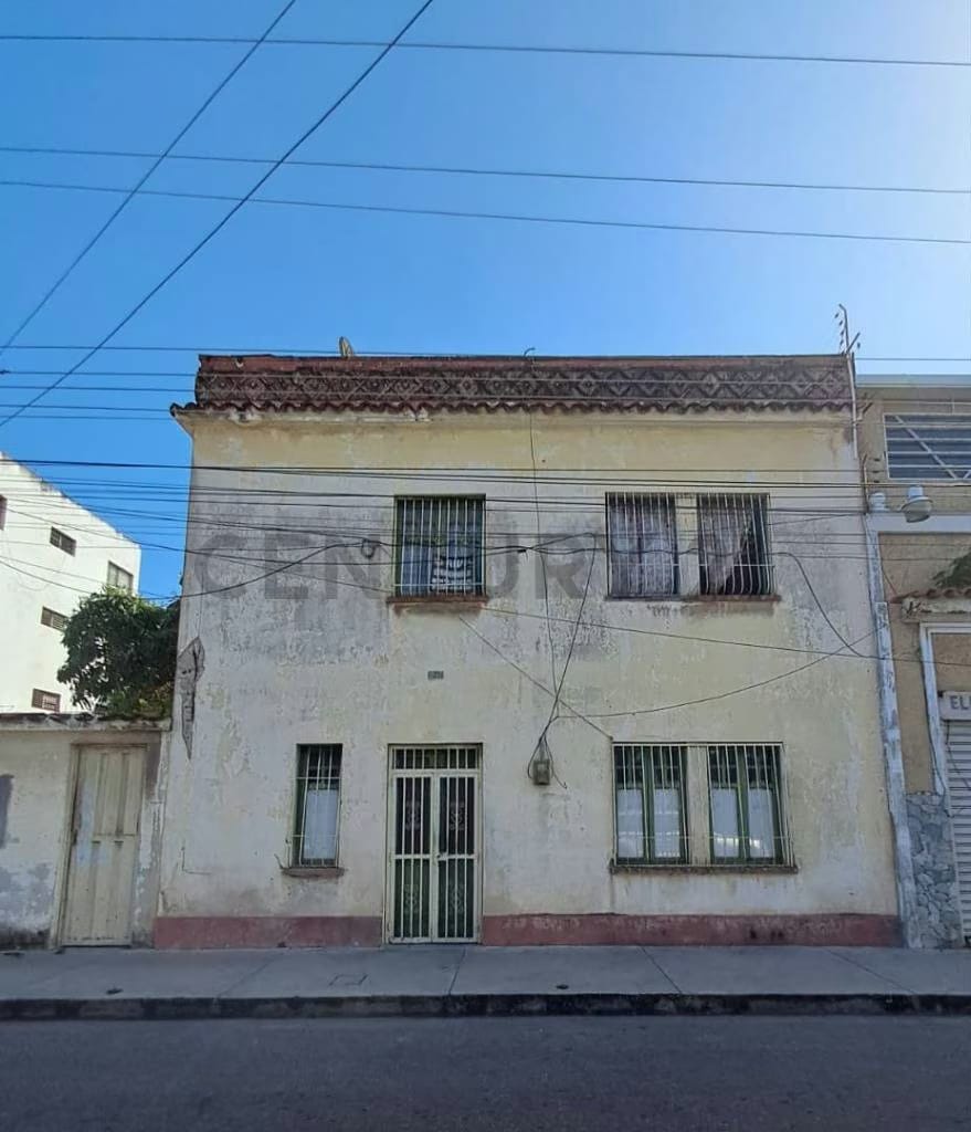 Terreno con Bienhechuría, C. Zamora Porlamar. media cuadra antes boulevard Gómez