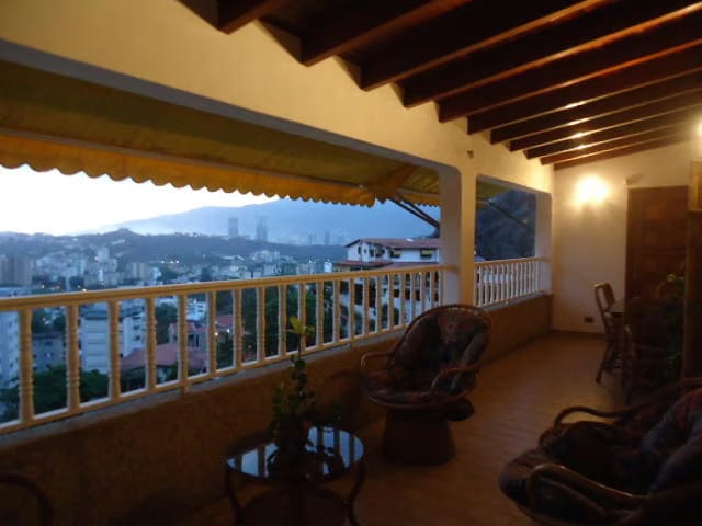 Casa (Multipes Niveles) en Venta en Colinas de Santa Monica, Distrito Metropolitano - 16