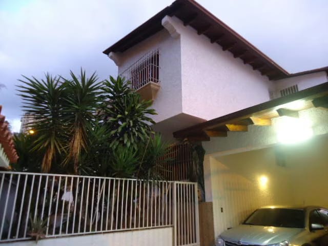 Casa (Multipes Niveles) en Venta en Colinas de Santa Monica, Distrito Metropolitano - 3
