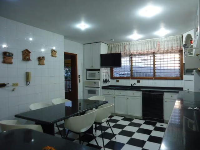 Casa (Multipes Niveles) en Venta en Colinas de Santa Monica, Distrito Metropolitano - 8