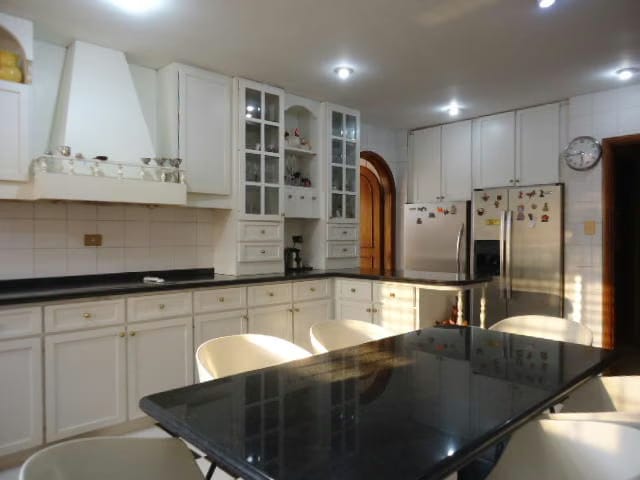 Casa (Multipes Niveles) en Venta en Colinas de Santa Monica, Distrito Metropolitano - 9