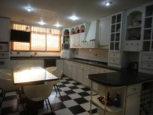 Casa (Multipes Niveles) en Venta en Colinas de Santa Monica, Distrito Metropolitano - 10