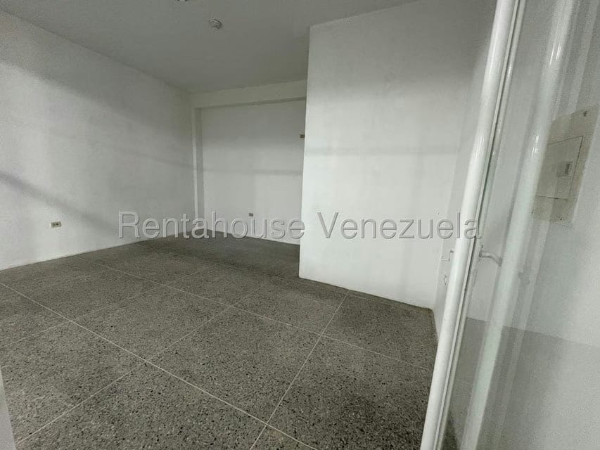 Comercial (Local Comercial) en Alquiler en Parroquia Juan de Villegas, Lara - 2