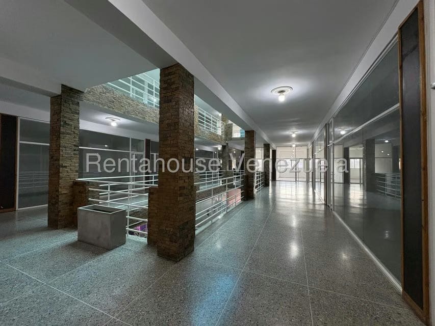 Comercial (Local Comercial) en Alquiler en Parroquia Juan de Villegas, Lara - 12