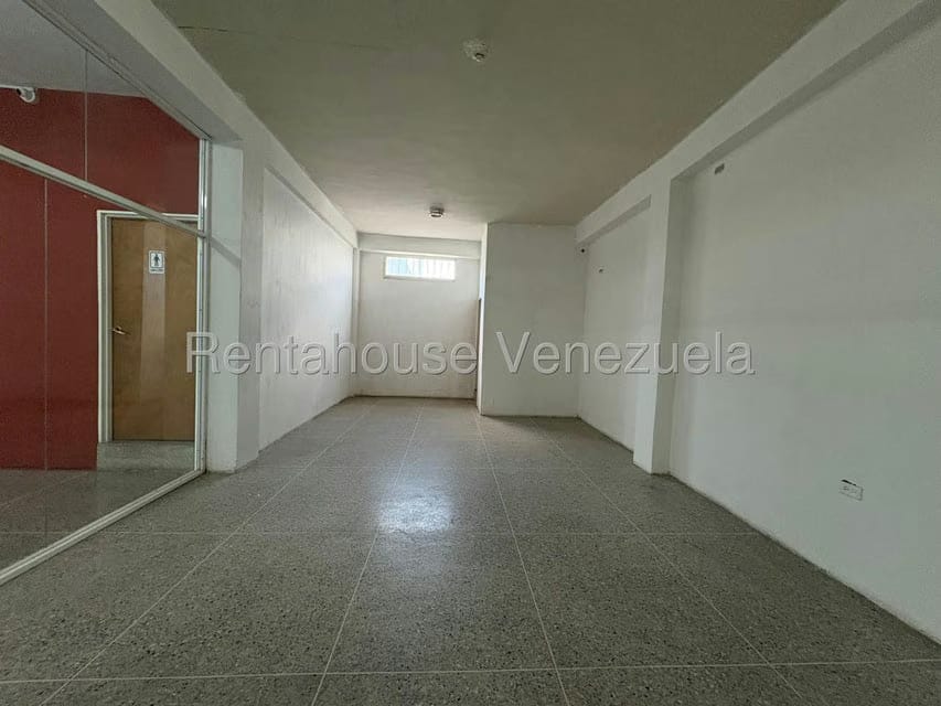 Comercial (Local Comercial) en Alquiler en Parroquia Juan de Villegas, Lara - 3