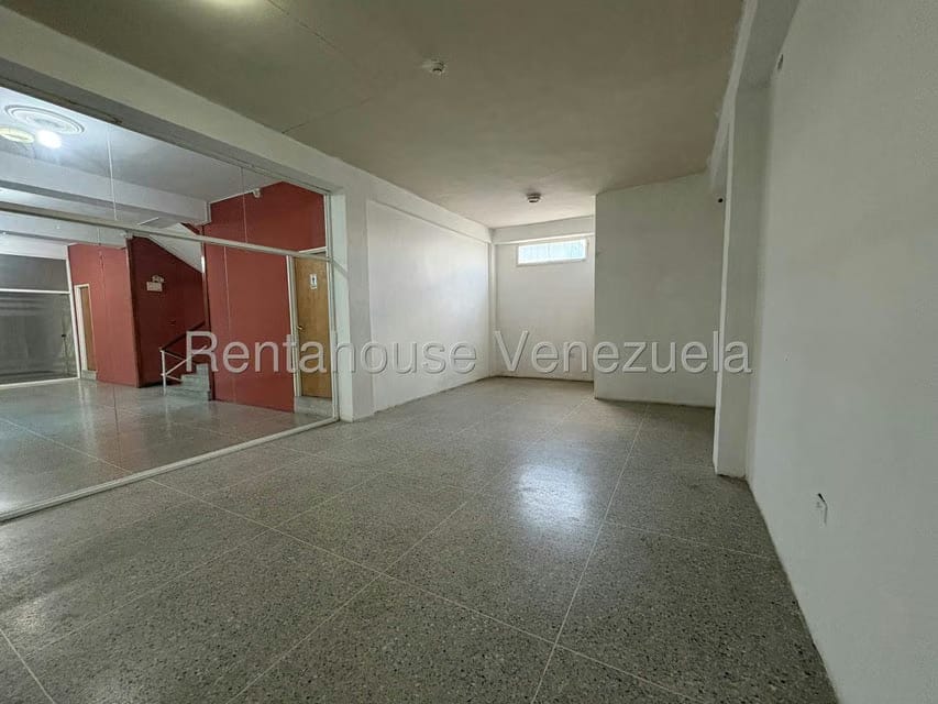 Comercial (Local Comercial) en Alquiler en Parroquia Juan de Villegas, Lara - 4