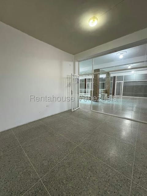 Comercial (Local Comercial) en Alquiler en Parroquia Juan de Villegas, Lara - 6