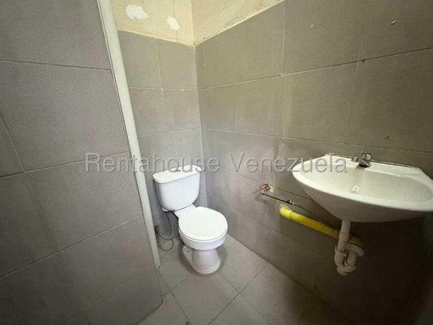 Comercial (Local Comercial) en Alquiler en Parroquia Juan de Villegas, Lara - 9