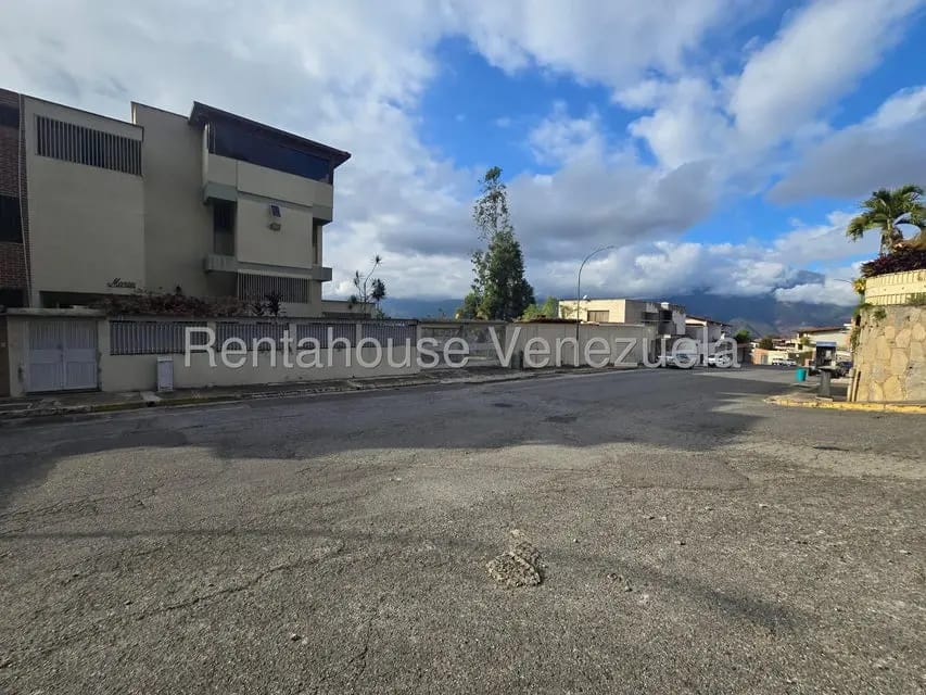 Casa (Multipes Niveles) en Venta en Los Naranjos del Cafetal, Distrito Metropolitano - 2