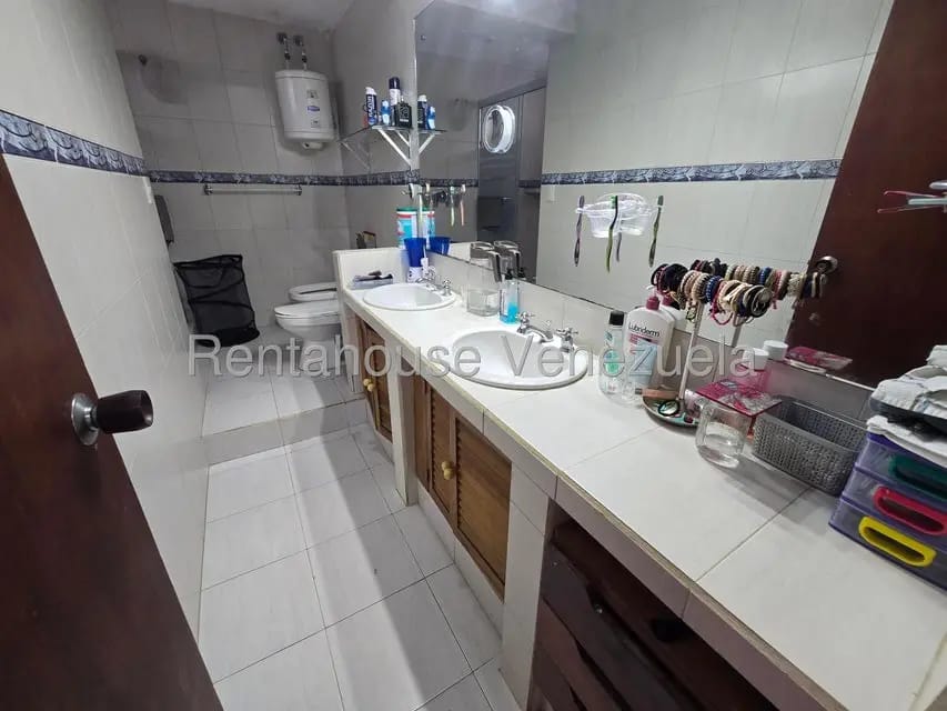 Casa (Multipes Niveles) en Venta en Los Naranjos del Cafetal, Distrito Metropolitano - 16