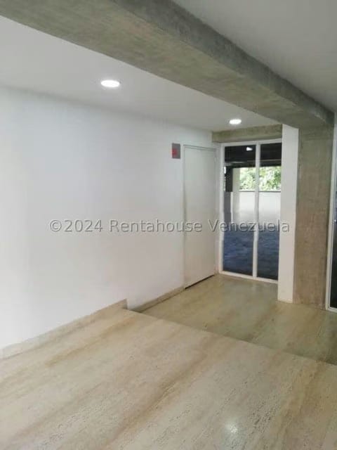 Apartamento (Duplex) en Venta en El Cigarral, Distrito Metropolitano - 4
