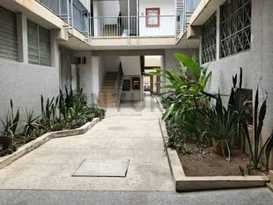 Apartamento en Venta en el Edificio Cristina Avenida Táchira - 2