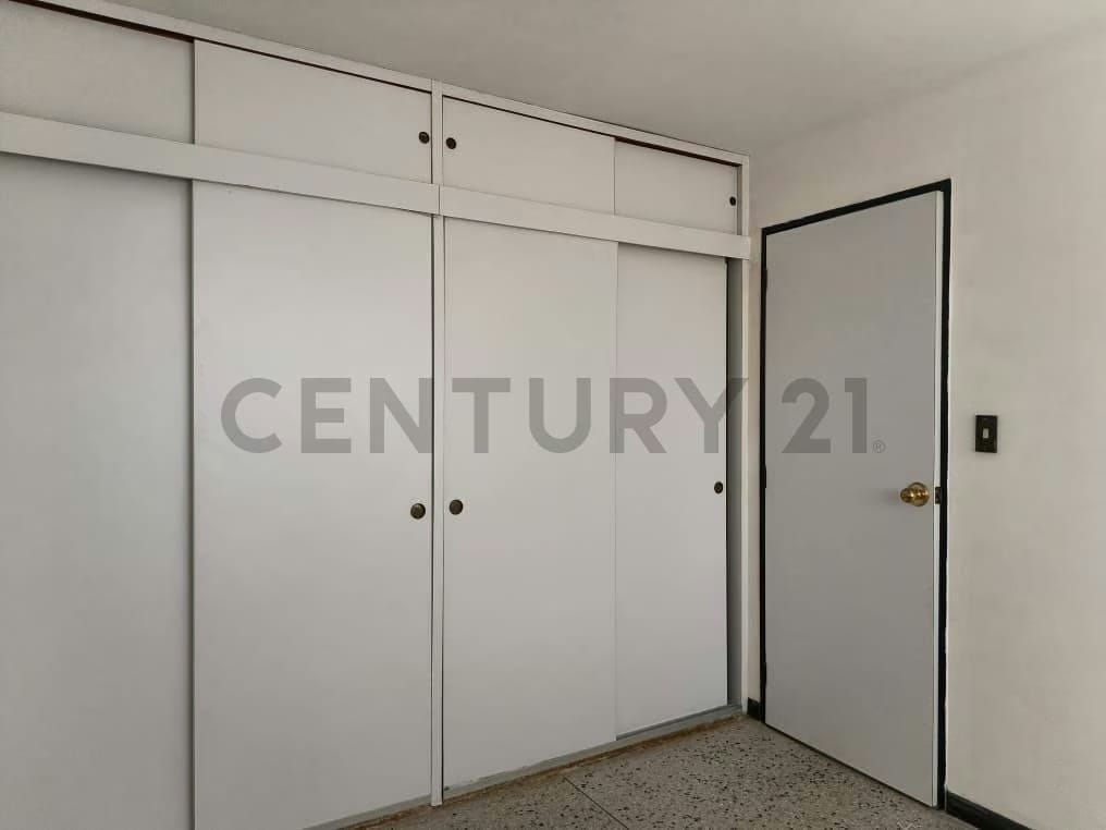 Apartamento en Venta en el Edificio Cristina Avenida Táchira - 9