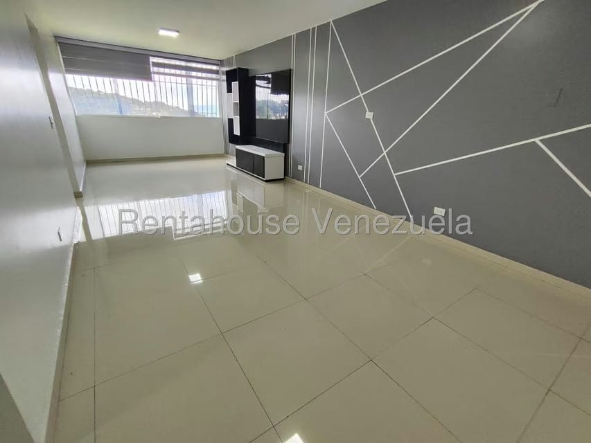 Apartamento (1 Nivel) en Alquiler en La Rosaleda, Miranda