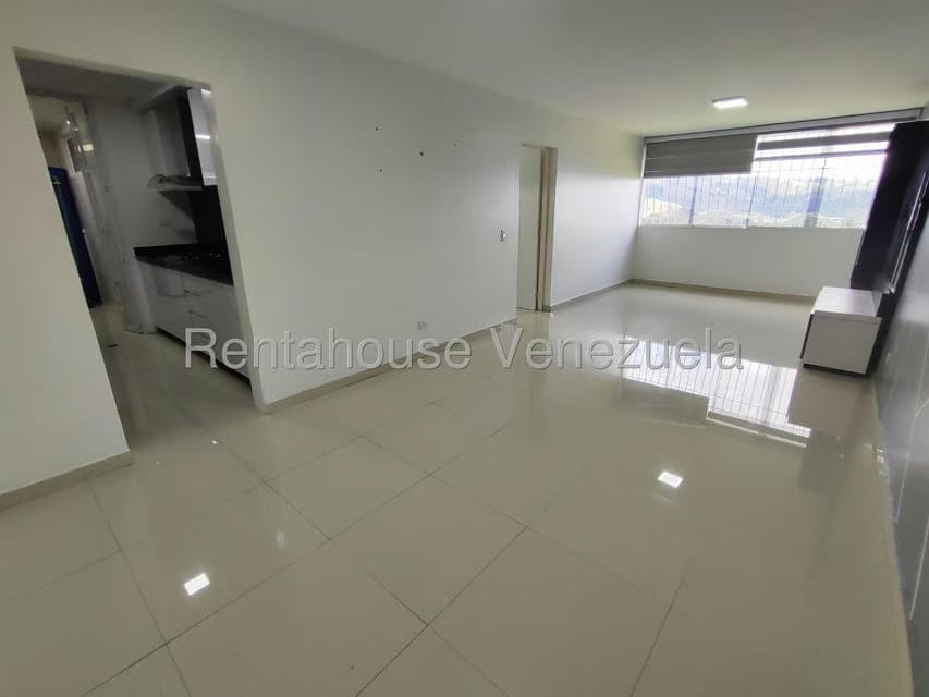 Apartamento (1 Nivel) en Alquiler en La Rosaleda, Miranda - 3