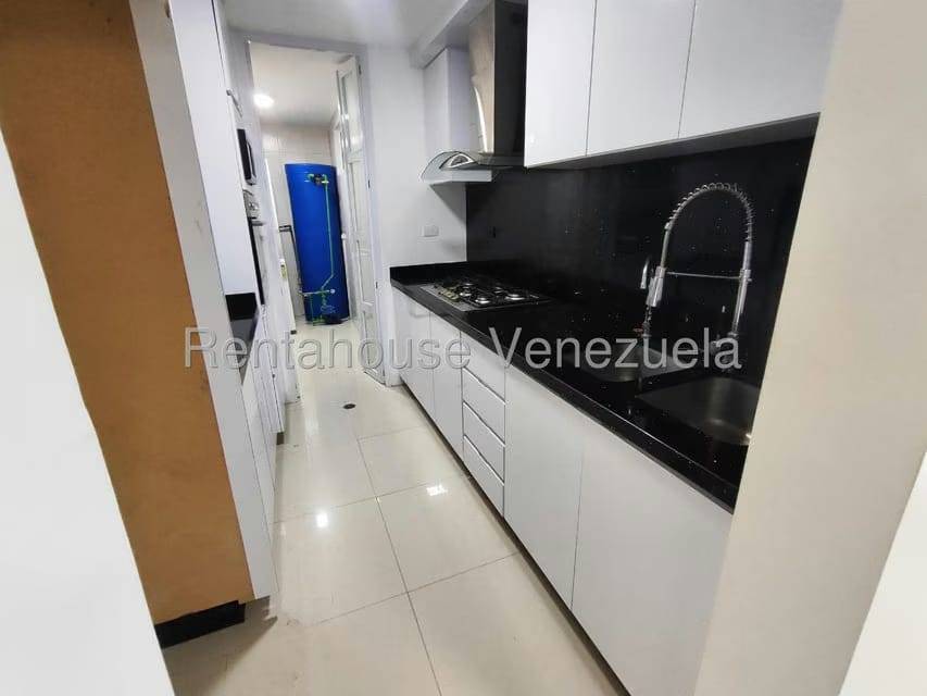 Apartamento (1 Nivel) en Alquiler en La Rosaleda, Miranda - 4