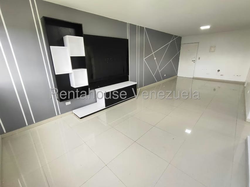 Apartamento (1 Nivel) en Alquiler en La Rosaleda, Miranda - 6