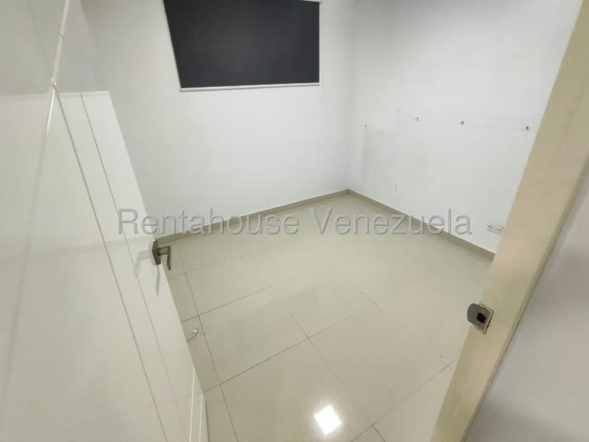 Apartamento (1 Nivel) en Alquiler en La Rosaleda, Miranda - 8