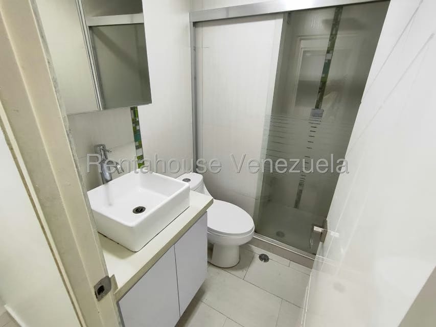Apartamento (1 Nivel) en Alquiler en La Rosaleda, Miranda - 9