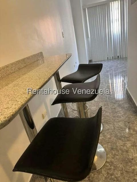 Apartamento (1 Nivel) en Alquiler en Miravila, Distrito Metropolitano - 2