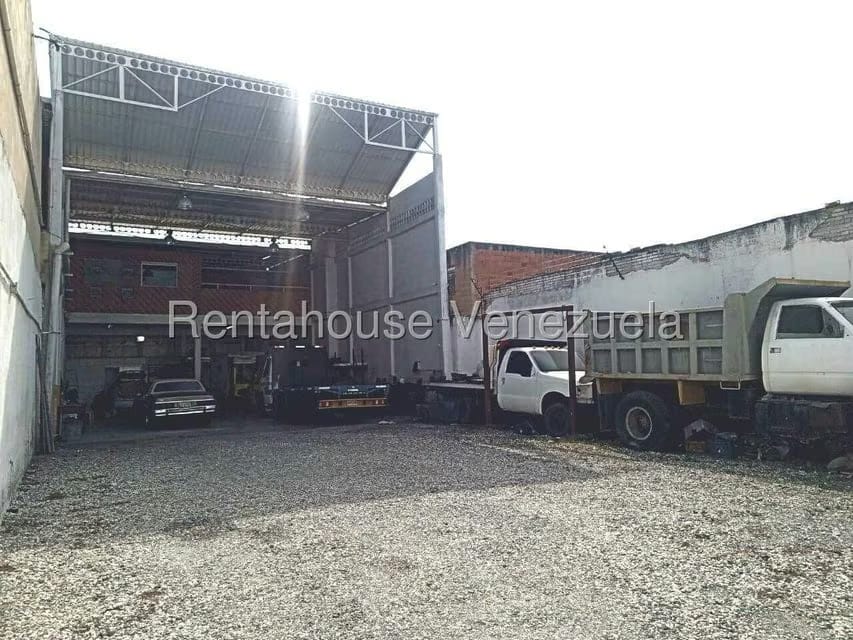 Comercial (Galpon - Deposito) en Alquiler en Centro, Lara - 2