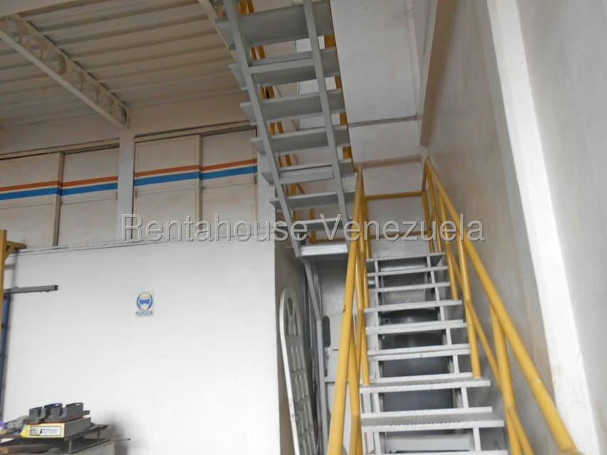 Comercial (Galpon - Deposito) en Alquiler en Centro, Lara - 11