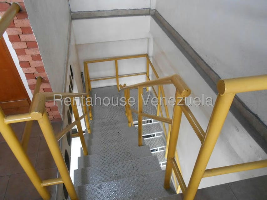 Comercial (Galpon - Deposito) en Alquiler en Centro, Lara - 12