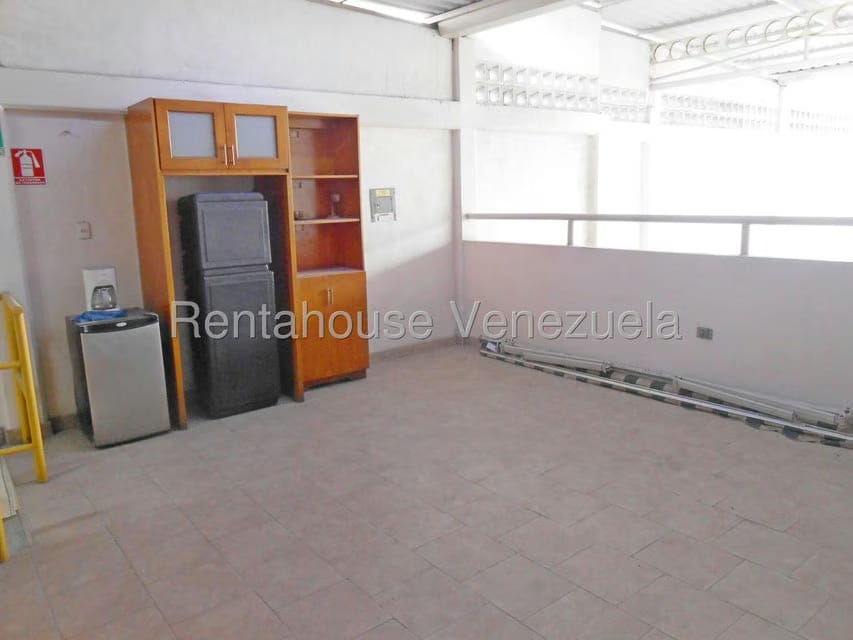 Comercial (Galpon - Deposito) en Alquiler en Centro, Lara - 14
