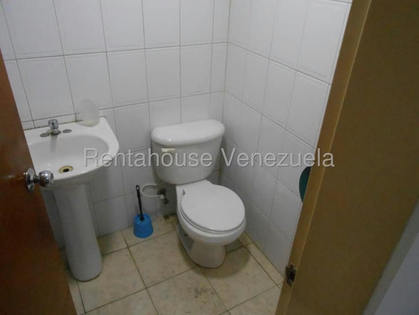 Comercial (Galpon - Deposito) en Alquiler en Centro, Lara - 17