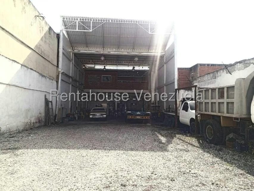 Comercial (Galpon - Deposito) en Alquiler en Centro, Lara - 3