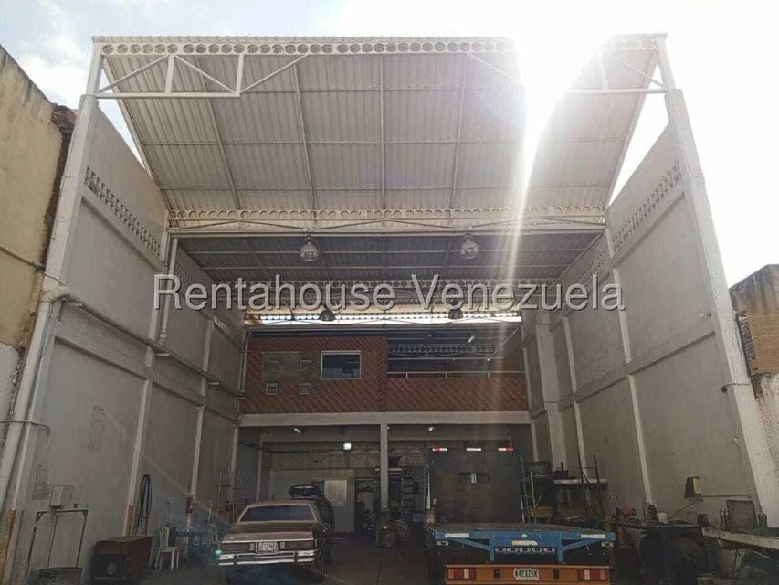 Comercial (Galpon - Deposito) en Alquiler en Centro, Lara - 23