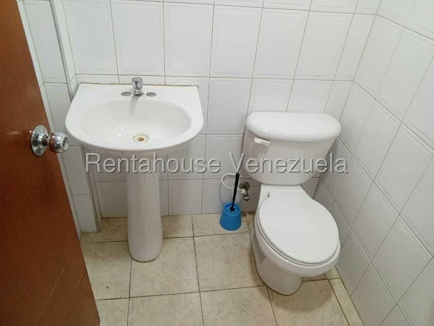 Comercial (Galpon - Deposito) en Alquiler en Centro, Lara - 24