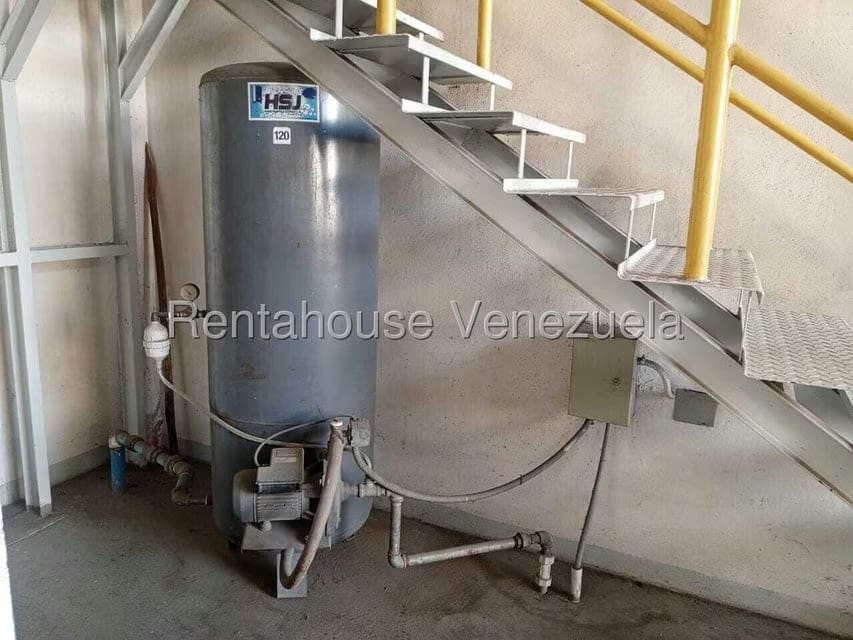 Comercial (Galpon - Deposito) en Alquiler en Centro, Lara - 25