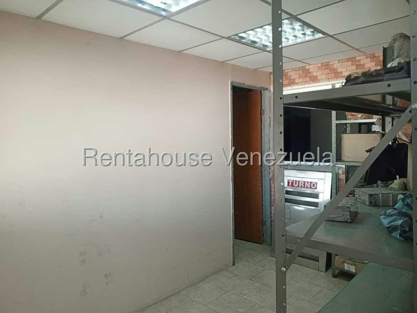 Comercial (Galpon - Deposito) en Alquiler en Centro, Lara - 26