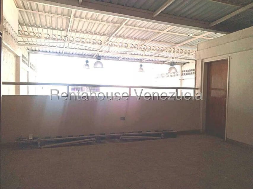 Comercial (Galpon - Deposito) en Alquiler en Centro, Lara - 30